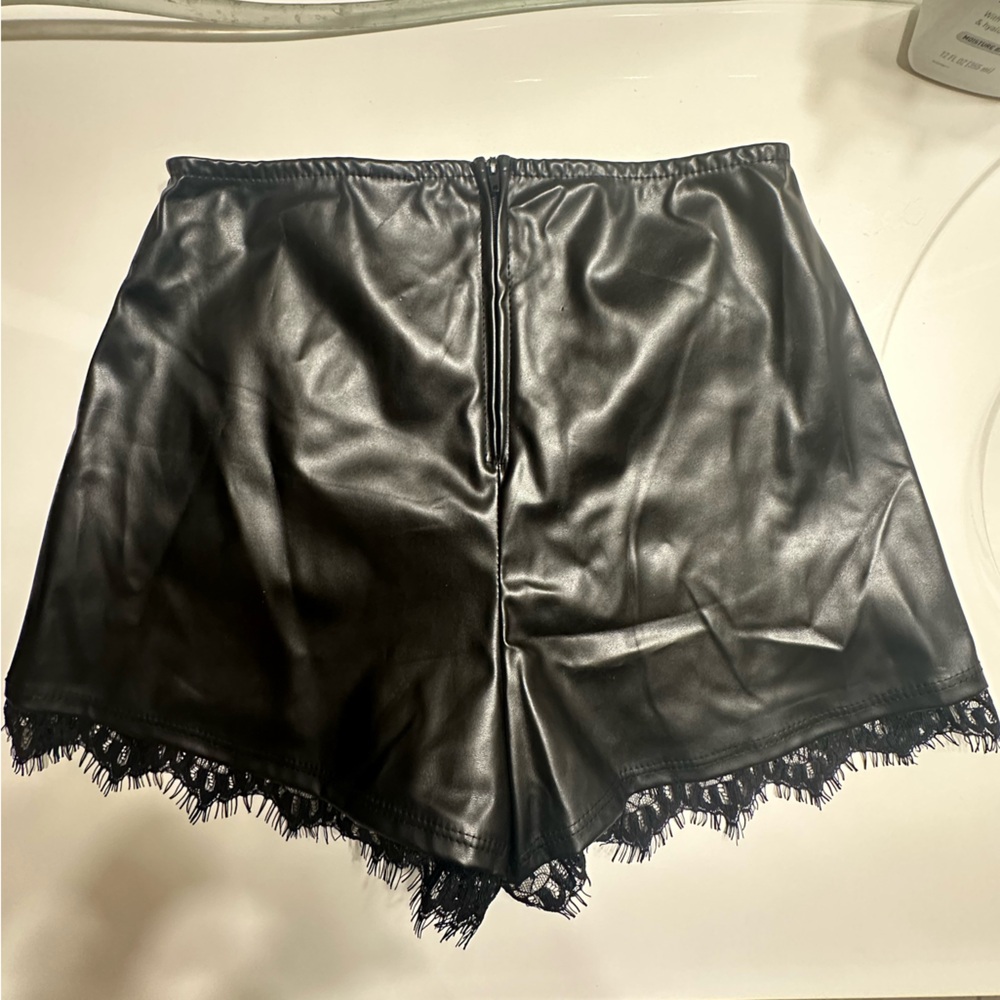 Windsor faux leather high rise shorts - Picture 4 of 4